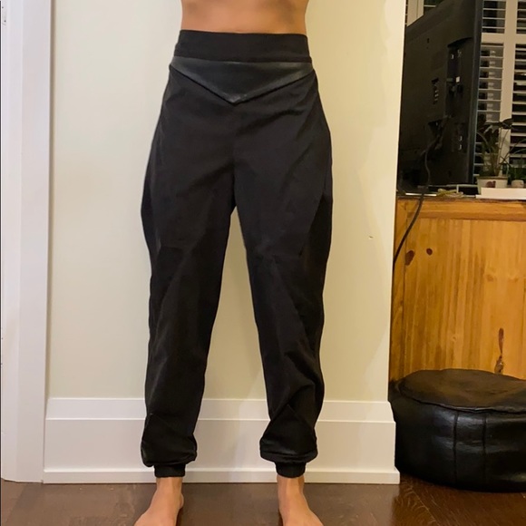 Very unique pants - Picture 5 of 9